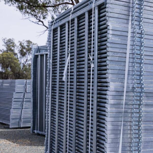 Portable cattle round yard