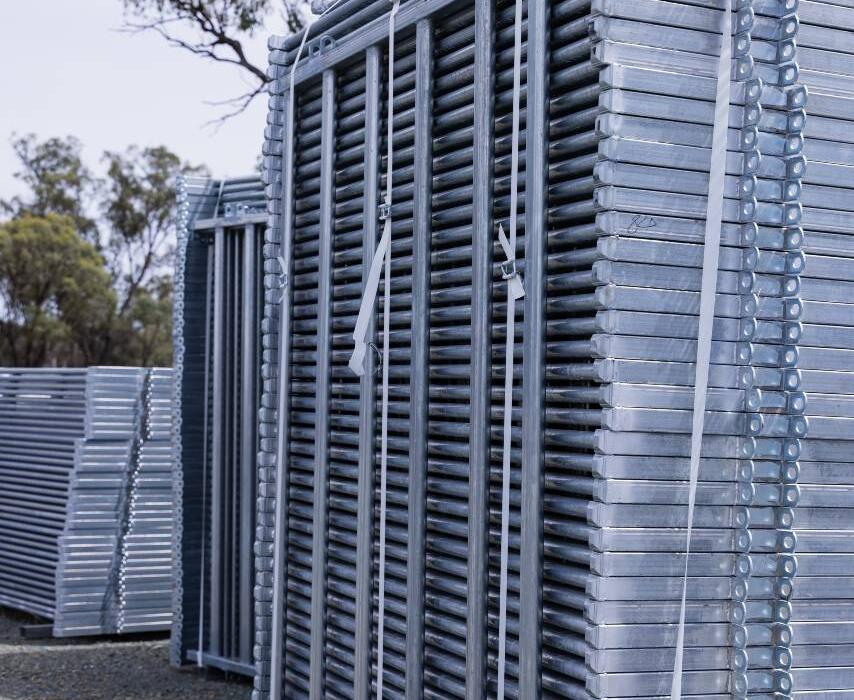 Portable cattle round yard